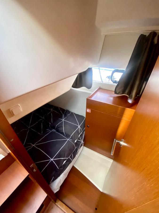 Une nuit insolite sur un bateau à La Rochelle La Rochelle  Extérieur photo